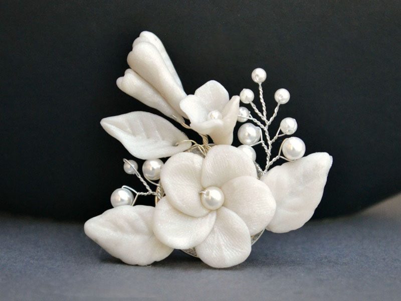 brosa flori albe